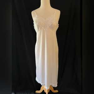 Ladies Axiom white Lace Slip Size 34